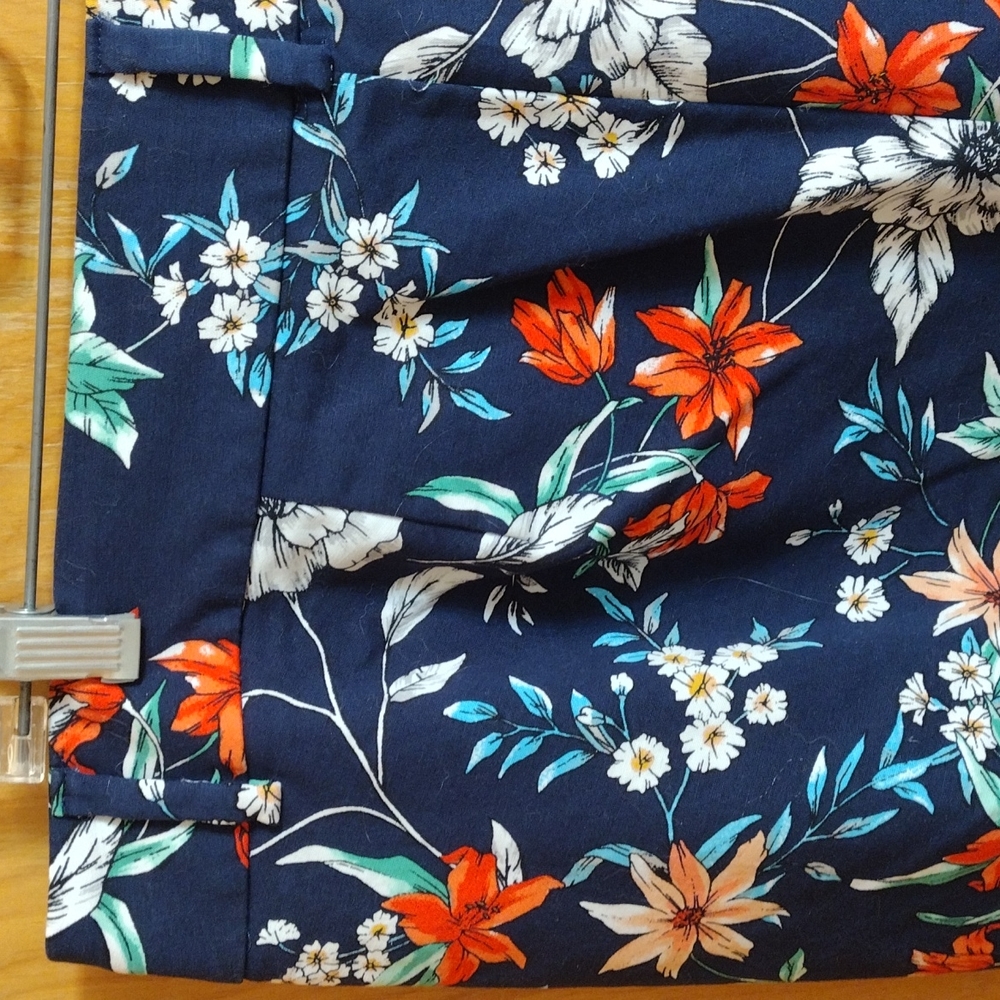 Roz & Ali floral print pants. Size 16W - Picture 5 of 12